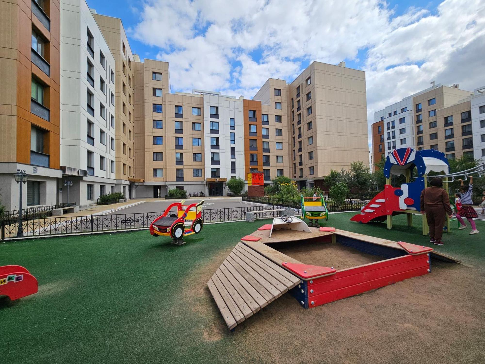 Ernaz Plus Apartments-Expo-Boulevard 130 Astana Eksteriør billede